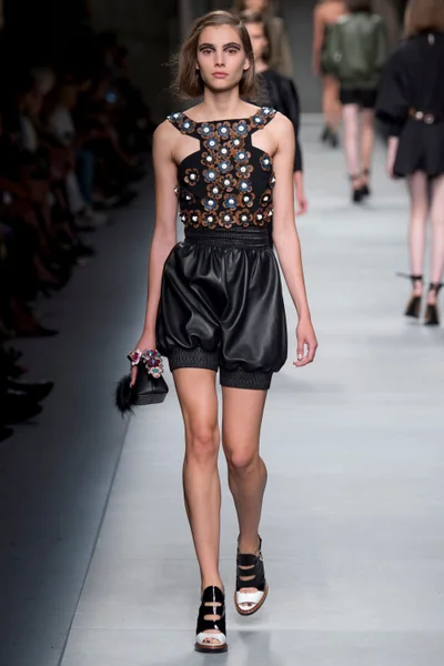 Look 37